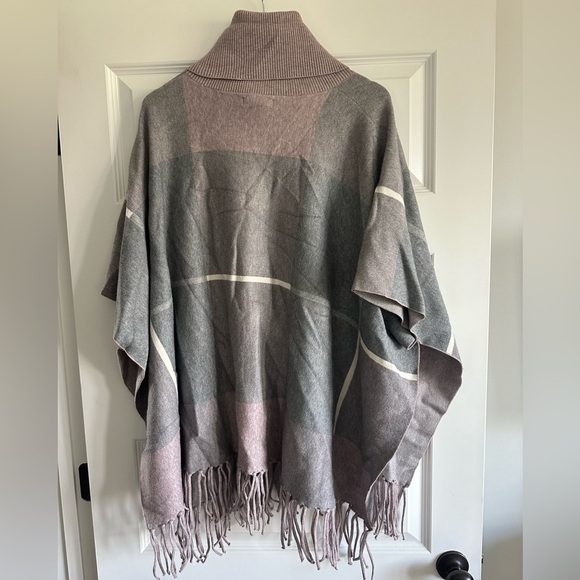 House of Harlow 1960 Fringed Poncho NWT - Picture 6 of 9
